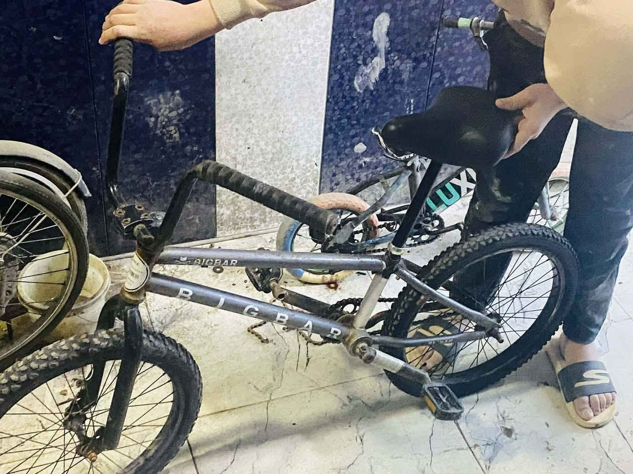 بايسكل للبيع بيج بار Big Bar ابو الحركات السعر 70 وبيه مجال عنوان بسماية قريه 10.


**إذا كنت صاحب هذا الإعلان وتريد حذفه لأي سبب، رجاءا أرسل رسالة إلى الدعم الفني**