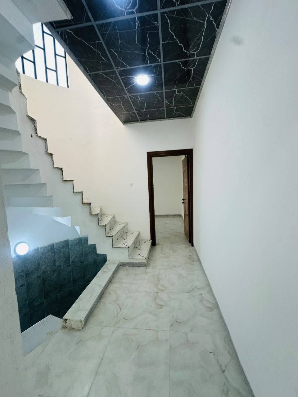 🔥حصرياً لدى مكتب النعيمي للعقارات🔥

🏡 للبيع – دار سكني حديث في حي الملايين 

📍الموقع: حي الملايين – على الشارع العام

📐 المساحة: 120 م²
📏 الواجهة: 6 م
📏 العمق: 20 م

📄جنس العقار: زراعي – ملك صرف.

✨ المواصفات العامة:

* بناء حديث.
* نظام تكتات.
* تشطيبات حديثة.
* تسليم مفتاح.
* مجموع الغرف: 4 غرف.
* موقع مميز على الشارع العام.

🏠 تفاصيل الطابق الأرضي:

* استقبال.
* هول.
* غرفة نوم.
* مطبخ.
* مجموعة صحيات.

🏠 تفاصيل الطابق الثاني:

* 3 غرف نوم.
* غرفتان على الواجهة.
* غرفة ماستر (سويت)
* هول.
* مشتملات صحية.

📞 للتواصل الاتصال على الأرقام  
  ***********
  ***********

📍 عنوان المكتب:
الموصل – حي الكندي – شارع الحولي – قرب مصنع الكندي.
@الجميع
