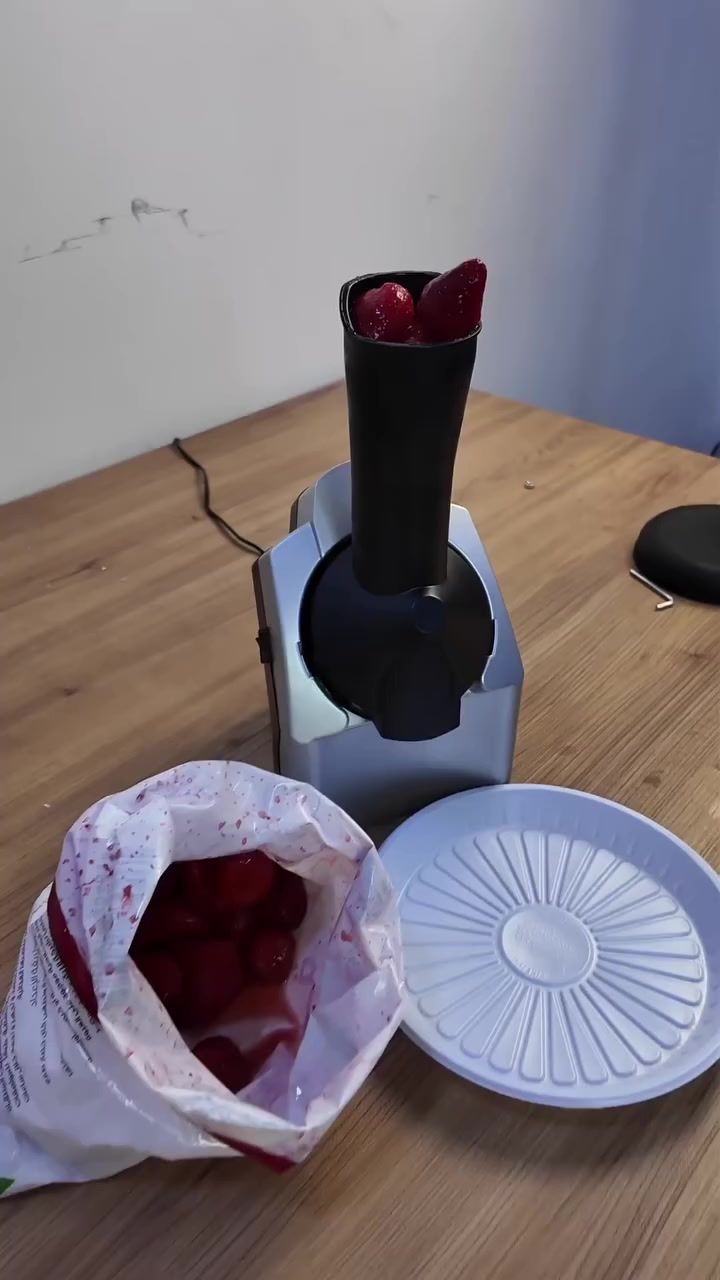 🍌🍓 حول الفواكه المجمدة لأحلى آيس كريم كريمي وصحي بلمح البصر!

جهاز صانعة الآيس كريم 200 واط 💪

– بدون سكر

– بدون دهون

– 100% طبيعي من الفواكه 🌿

👌 سهل الاستخدام، يتفكك ويتغسل بكل سهولة

وللأطفال والكبار الحل المثالي بدل الحلويات الجاهزة 🎉

خلّي صيفك أطيب وأبرد مع صانعة الآيس كريم بالفواكه! ❄️🍨


**إذا كنت صاحب هذا الإعلان وتريد حذفه لأي سبب، رجاءا أرسل رسالة إلى الدعم الفني**