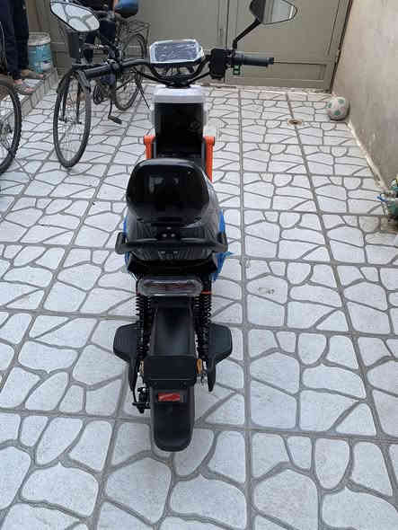 سلام عليكم شباب بايسكل شحن معروف R15 جديد بعدة عليه سليفون شركة دراجة يجي دبل بطارية 5 ودبل سويج بصمة رادار اشارات لايت زينون LED بريك دسكات قاعدة تلفون ستاند + مكان شحن ل تلفون دراجة بعده على وكالة باقي تفاصيل شكل موجود ب صورة مكاني كركوك  لاتصال على رقم *********** سعر 600
