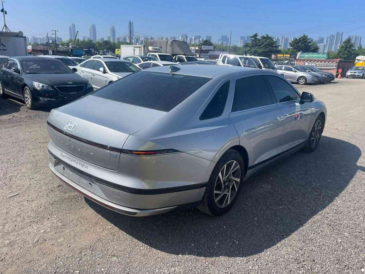 هونداي ازيرا 2024
فقط جام لغ أمامي مبدل
السيارة بحالة ممتازة
السعر 15400$ واصل للمنطقة الحرة الأردنية
للتواصل
***********
