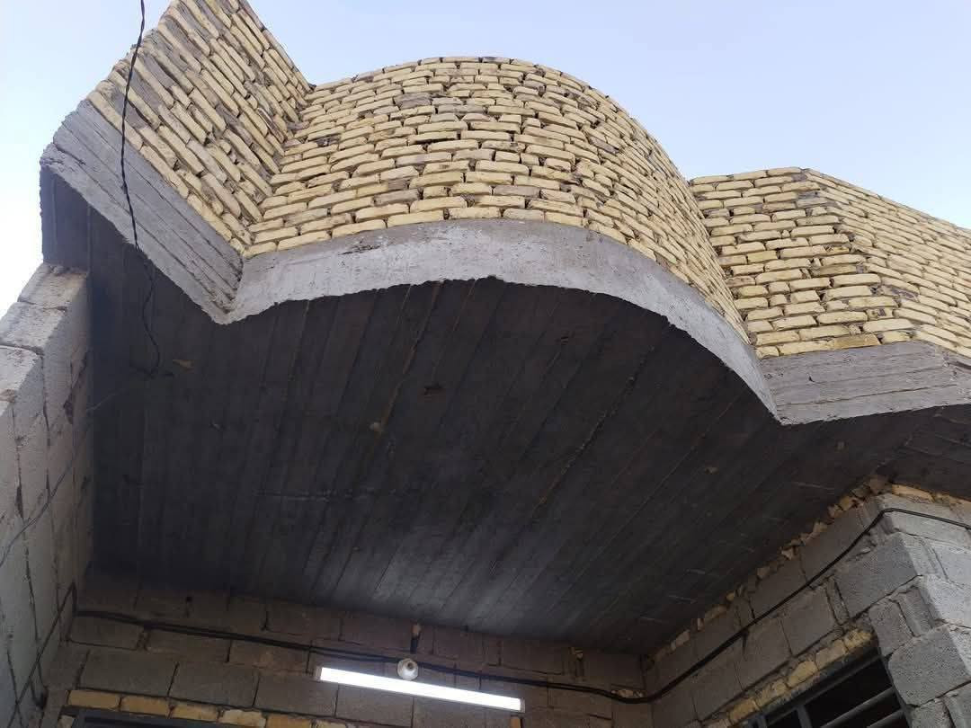 سلام عليكم ورحمة الله وبركاته... 
بيت البيع م 150عمود 136يحتوي ع غرفتين نوم وصاله وستقبال ومطبخ حار وبارد حمامات 2واحد خارجي وداخلي 
كراج عايز البيت بس ارضيه،،.  معه كافت الخدمات غير متواجد  تصال ***********
