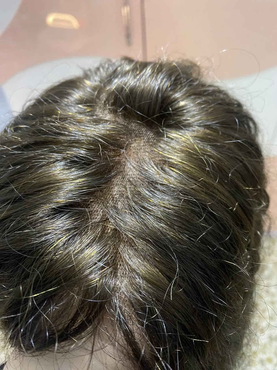 السلام عليكم،
باروكة شعر طبيعي ١٠٠٪؜ 
ويڤي وتموجاته طبيعية كلش وهاي بعد الغسل وهيچ تموجاتها
 لونها بني فاتح على شقار (لونها بالحقيقة احلى بكومة من الصور)
والشعراية كلش ناعمة ولطيفة
طولها يوصل لنصف الظهر 
والشبكة مربعة (سهلة باللبس كلش ومتاخذ وقت)
وعندي هاللاصق الامريكي هم ممكن تستفادون منه إذا تسوون فد تسريحة معينة وتريدون ثبات اكثر للباروكة،
طبعًا سعرها مع اللاصق ٢٥٠ الف، 
اني وصيتهم اثنينهم ب٤٥٠الف 
وبما انهُ الباروكة جديدة وممستعملتها غير بس كم مرة ف لذلك هيچ تستحق يكون سعرها


**إذا كنت صاحب هذا الإعلان وتريد حذفه لأي سبب، رجاءا أرسل رسالة إلى الدعم الفني**