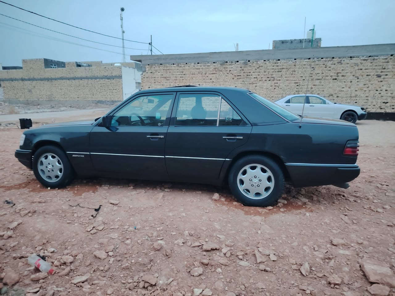 سلام عليكم للبيع مارسدس دب سياره جديده كارتون كله عل بلاد  رقم بغداد دولي تحويل مباشر محرك وكير بلاد 6 سلندر عنكبوت محرك وكير جدد تبريد ثلج دواخل شركه كله جلد موديل 90 تخم تاير ستوني شاده ويل كب جديد حداديه أماميه وخلفيه جديده كهربائيات كلها شغاله قواعد دبلات جدد فول مواصفات بجم عريض كشن كهربائي اريل كهربائي تحكم بلبطاين جام كهربائي فتحه بلقماره  ريمون سنتر لك فتحه كلهه شغاله سلايت تحكم بلمري مكان سياره ديوانيه السعر 58 وبيهه مجال بيع مستعجل سعرهه بلاش ***********
