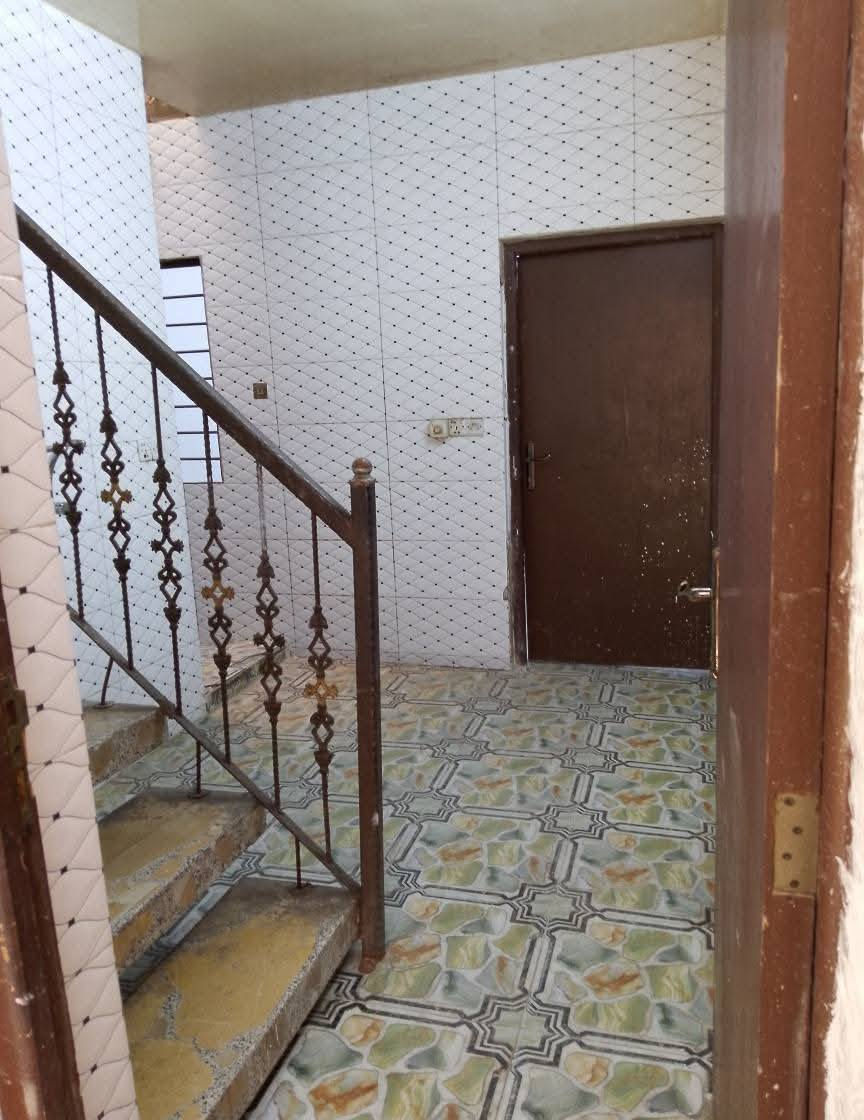 سلام عليكم بيت في الحريه الاولى للبيع المساحة ٥٠م مسلحفي شارع المشتل يحتوي على صاله و حولي و مطبخ و خدمات و منور و غرفه نوم و الطابق الثاني يحتوي على حولي و غرفه نوم و سطح عالي ناصي للاستفسار الاتصال
***********
