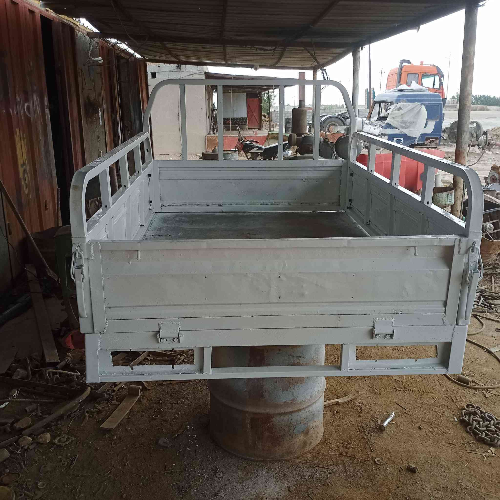 السلام عليكم للبيع بدي دايوان 18او مروس بدي تعبان مع لفرق صفاحيات مكصوصا وفرشه جسوره جدد 2ملم ودعاميه تفصال ودوسات تفصال السعر 300قفل مكاني رفاعي ***********
