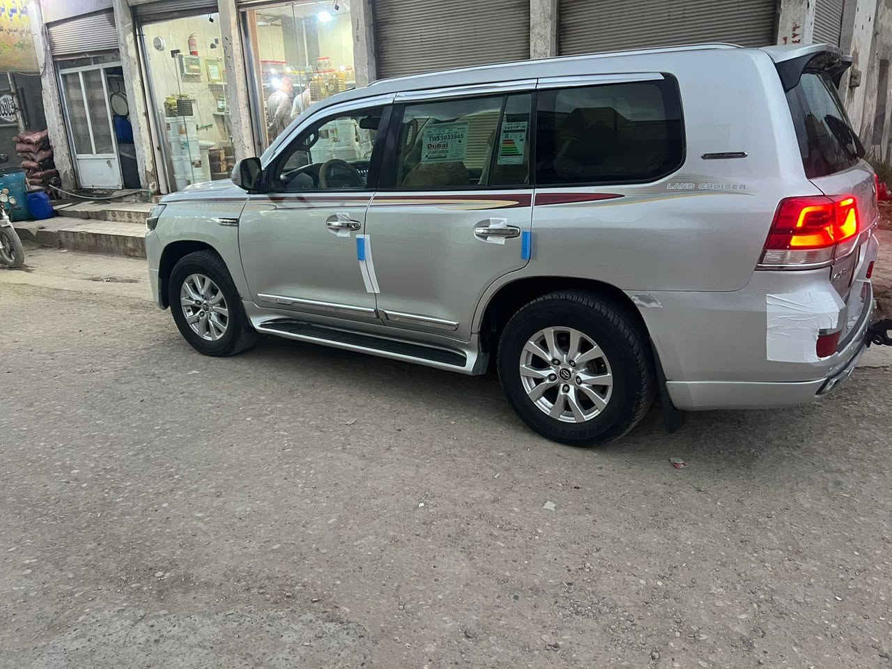 سلام عليكم سيارة لاند كروز للبيع و مراوس موديل 2008 محدثه 21 سيارة جديدة كلش كير مكينه تخم تاير حداديه تبريد جاهز سيارة السعر 235 وبيها مجال كلش بسيط الستفسار ***********
