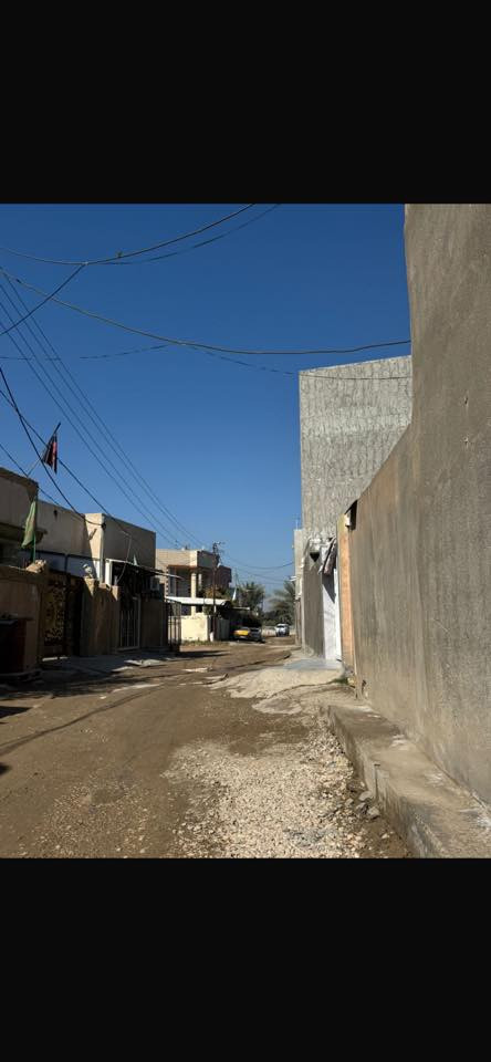 بيت طابو زراعي ٢٢٠ متر
سند ٢٥
الجسر مال بته وراه 
مو اول فرع الثاني على اليسرى 
خامس بيت عن الشارع العام

سنه البناء ٢٠١١ 
طابقين
الطابق الارضي
غرفه + صحيات داخليه + خارجيه 
مطبخ حار 
صاله 
كراج سياره
حديقه
الطابق الثاني غرفتين

*********** للاتصال
موجود واتساب
