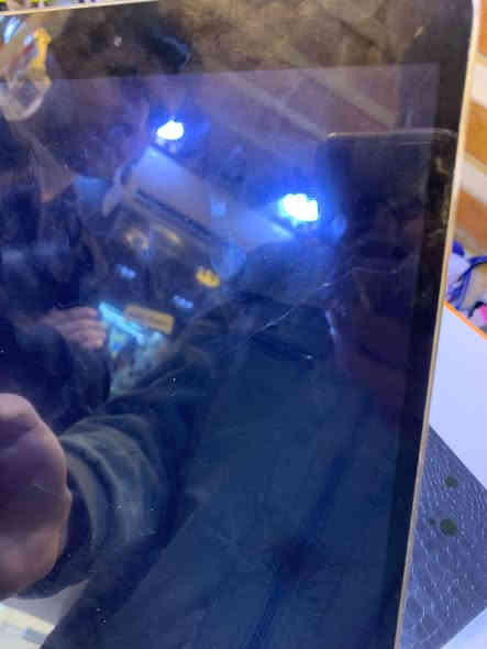 ايباد برو 10.5
جهاز نضيف كلشي شغال البصمه مبدلة بس شغالة ماخذه من جهاز ثاني ، بطارية 99 مبدلة
ذاكرة 512
بي فطر بل شاشة مثل ما موضح بالصورة بس ممبدلة

السعر 240 الف وبي مجال

الرقم

***********
