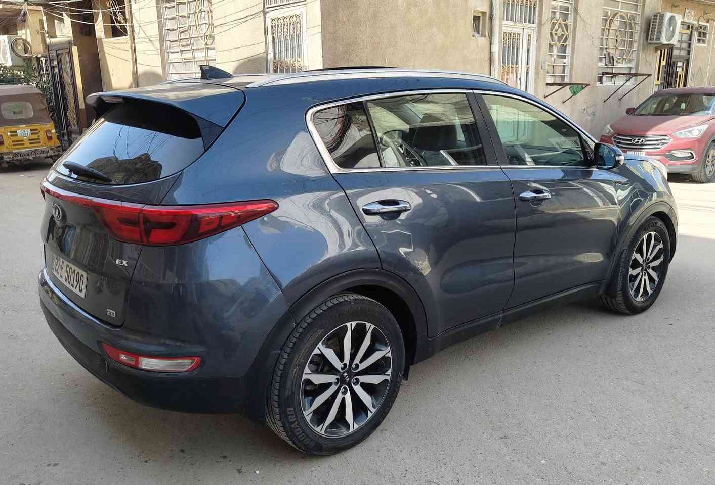 ياالله سلام عليكم.للبيع أو مراوس كيا سبورتج موديل 17وارد امريكي فول مواصفات
فتحه سقف بانورما
رادارات ومري ترحيب
كشنات وموقود هيترات
3انضمة قياده
شاشه وكامره دواره 
بصمه ابواب وتشغيل
وبعد بيه هواي مواصفات 
حادث السياره جاملغ وبنيد بدون دواخل 
السياره جديده وجاهزه علااخر حبايه وبل عافيه علياخذه ارقام وسنويه جديده بأسمي
السعر 148وبيه مجال للاستفسار ***********مكاني كربلاء..
