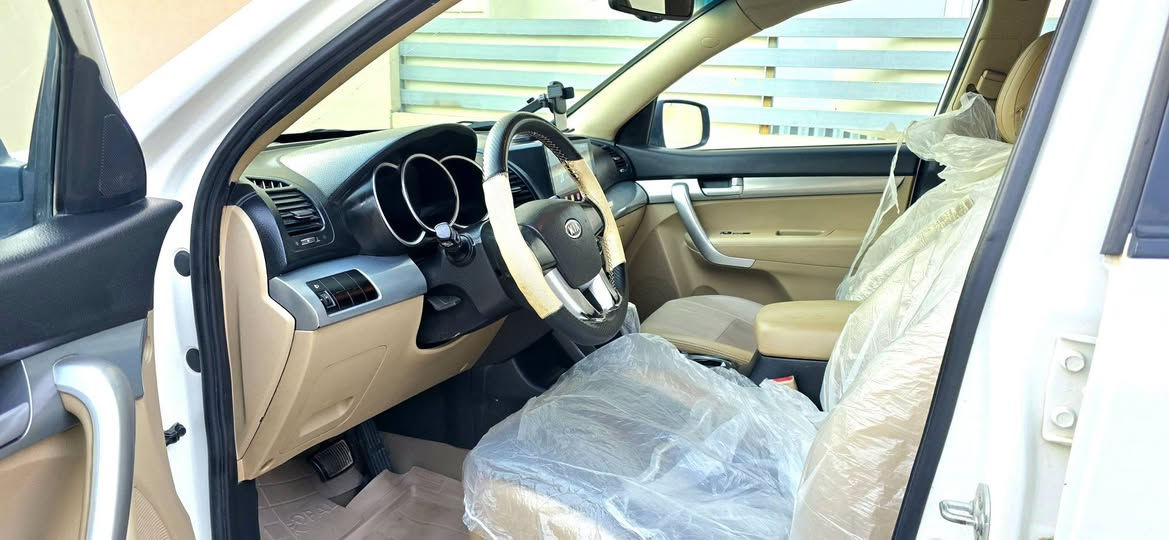 کیا سورینتو 2012 خلیجی
4سلندر ،پانوراما ، کشن جلد ، 190 هەزار ڕۆشتوە بێ بوخارو دکەڵ و سەرف ، چوار تایەی لۆکی لۆکی لە سەرە ، پارچەو پەڵەیەک بۆیاخی هەیە سۆنەرم داناوە لە گەڵ وێنەکان ، حەوت مەقعەد و تەبڕید مەرکەزی سێ بەش سەیارەیەکی زۆر پاک و بێ وێنەیە نرخی 150 و مەجالێکی کەم 
***********کلار

کیا سورینتو خلیجی 2012
اربع سلندر ، بانوراما ، ماشیە 190الف ، دبل گیر ،سبعت راکب ، تبرید و تدفیئە مرکزی 3 قطع ، سنوی و رقم جدید
قطعە باب سائق سبخ و شبر من جاملغ سائق سونر موجود ،سیارە نظیف بدون بخار و دخان كالار, السليمانية
