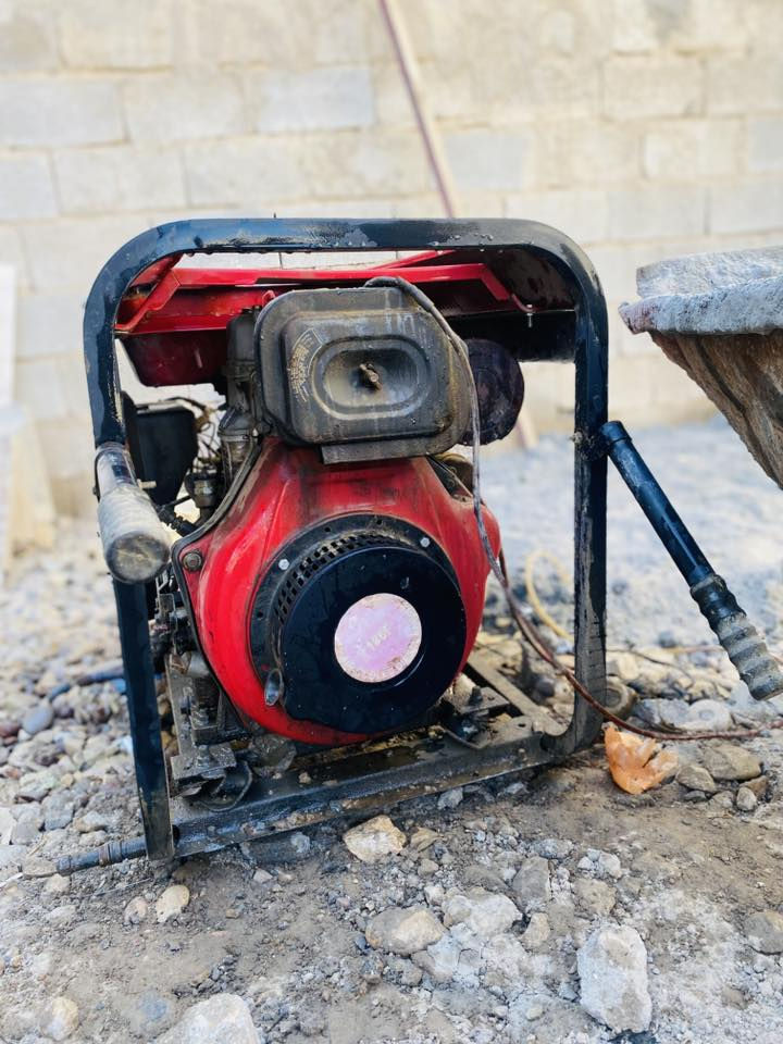 سلام عليكم 
للبيع 
مولد گامه مفتوح شغال
8kv
نضافه ٩٠٪؜
الاستفسار ***********
العنوان واسط زبيديه
