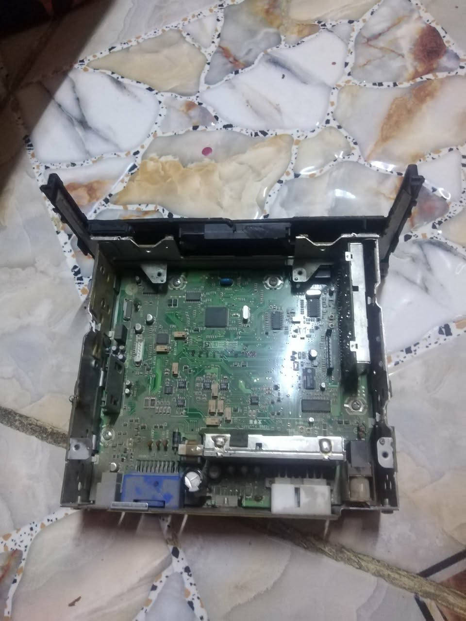 غراض للبيع بصره شارع المقاولين ***********
