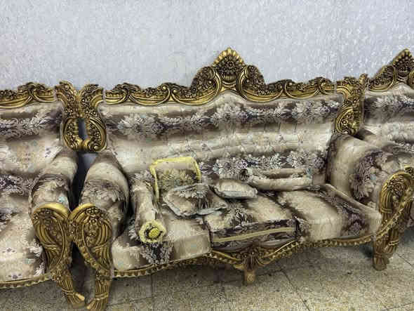 للبيع تخم ونص  ملكي 15 مقعد مستعمل قليل السعر 900 مع المجال القليل ***********
