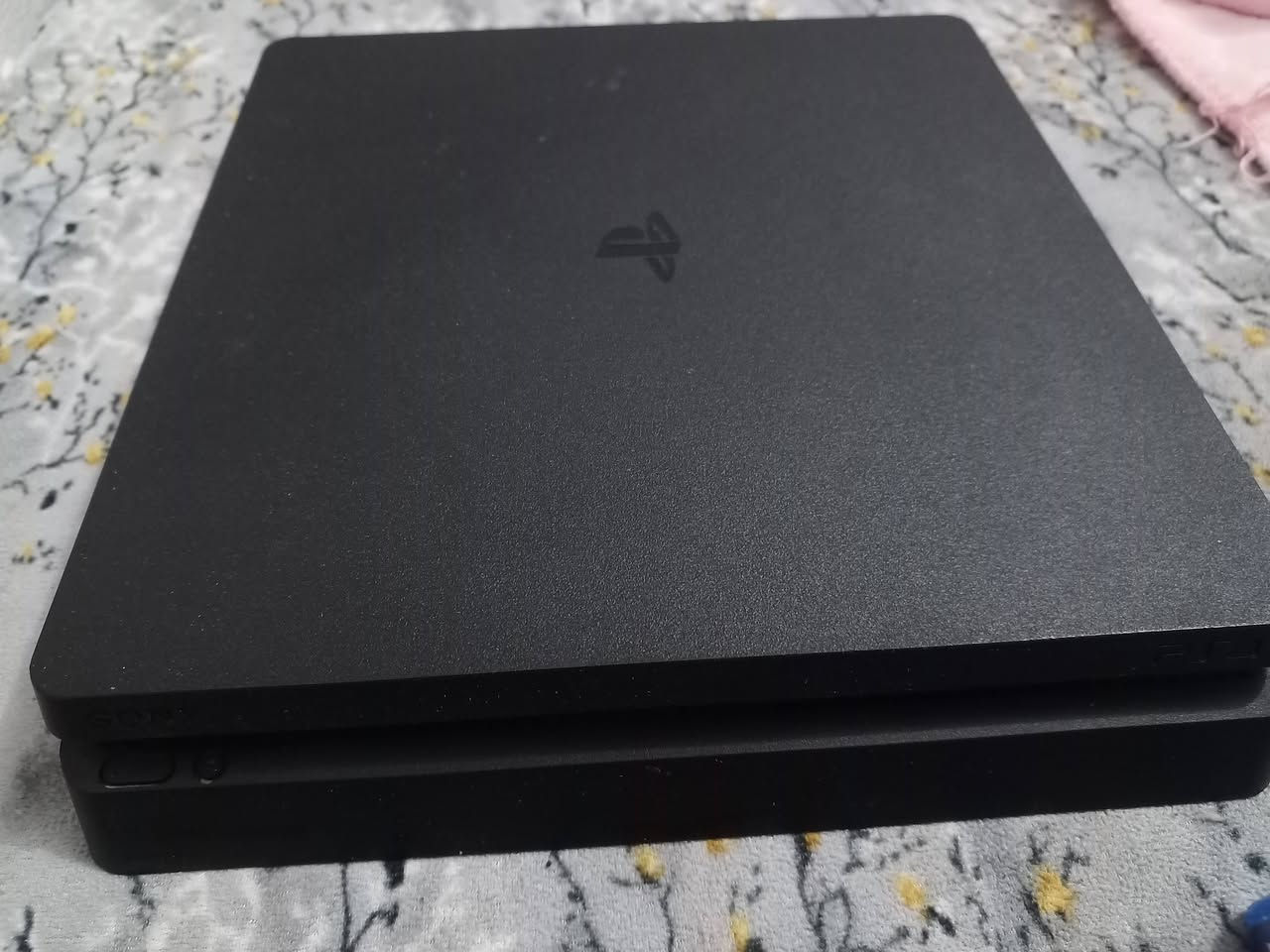 بلي فور مستخدم قليل مع يدات عدد 2والعاب درايفر وفيفا السعر350مع مجال مكاني النجف حي العسكري كبل***********
