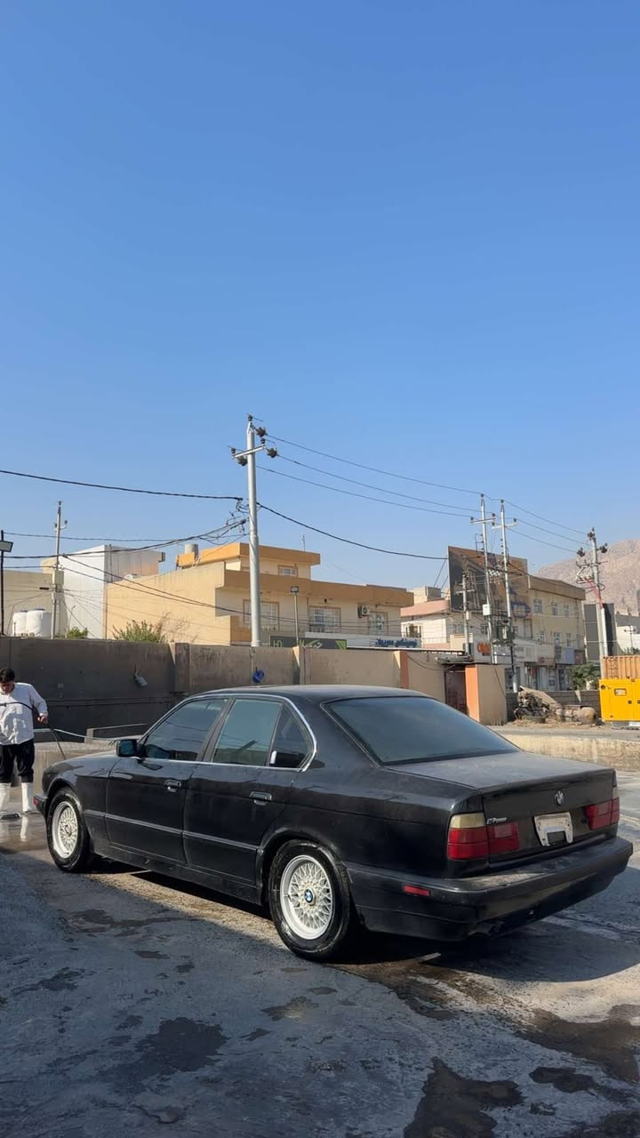 BMW ئاڕم سلێمانی 520
حام بۆیاغ لەسەر ساغی تازە بۆیاغ کراوەتەوە 
سڵاید جام کارەبایی لایت ئەڵقە چوار تایەو ویلی لۆکی هەڵدراوەتە سەر بێ کێشەیە سەیارەکە پاکە
0750 121 2363
ئەدمین❤️
نرخی 42 محامەلە
