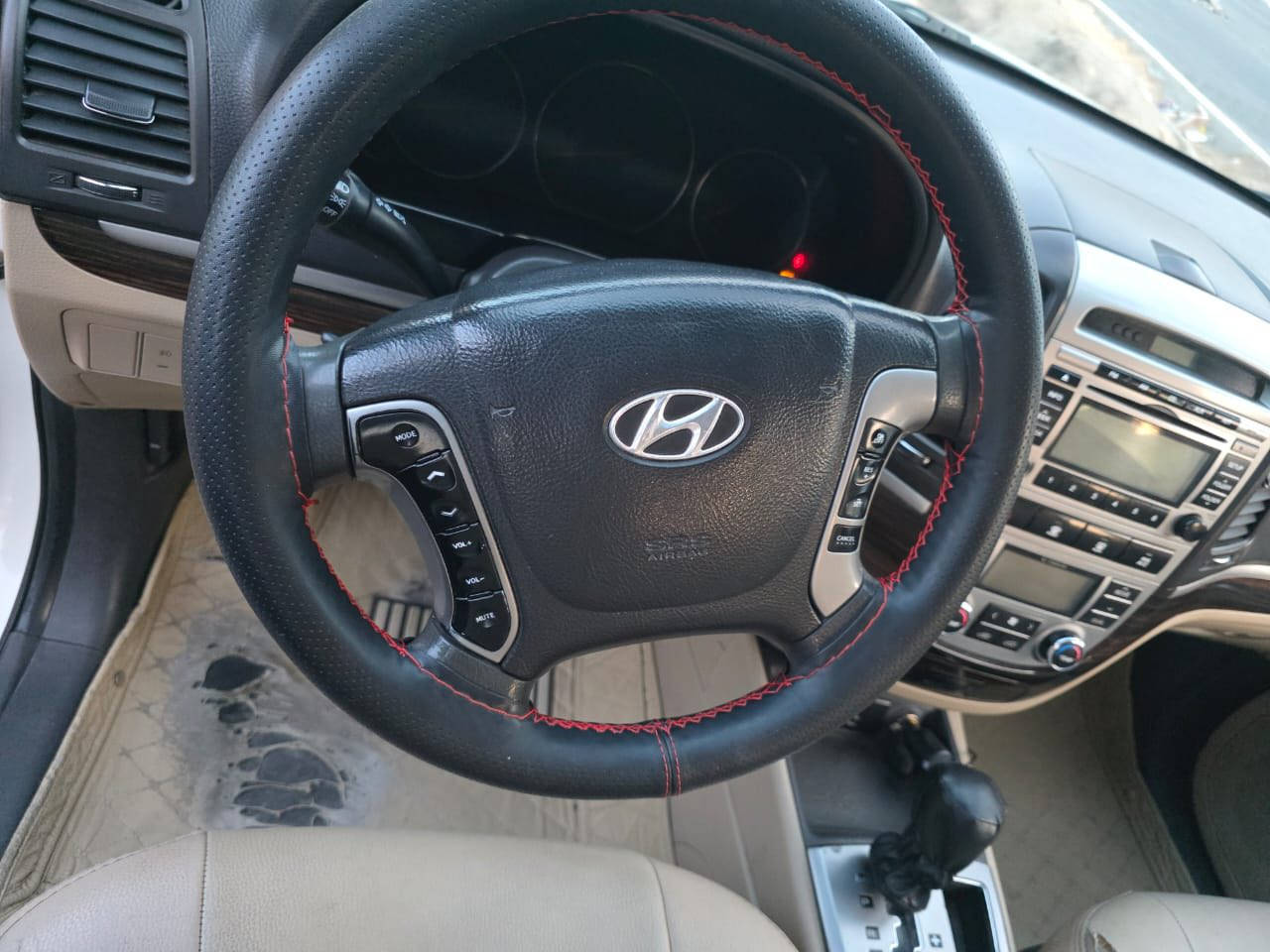 سلام وعليكم 
سنتافي
للبيع 
موديل 2011
خليجي
سياره مكفوله من الصبغ
فقط صبغ دعاميات جماليه
رقم بغداد
بسمي السعر 160 $ ورقه
العنوان بغداد
الهاتف ***********
