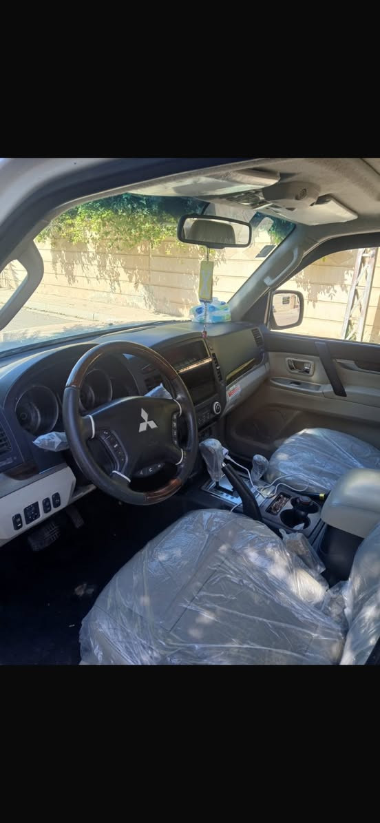 للبيع او مراوس بأقل منها 
باجيرو 2011 
حبتور فول 1/1 
كشنات جلد كهرباء 
تحكم ستيرن جهتين 
مثبت سرعه 
جرس انذار 
شاشه ايباد 
كامره خلفيه 
فتحه سقف 
تبريد 3قطع 
مري شفط
بعد بيها هواي مواصفات
رقم بغداد الجديد بسمي تحويل مباشر
السياره جديده وجاهزه مابيها اي نقص 
مكينه كير صدر امامي خلفي كله جديد 
العنوان صلاح الدين قضاء بلد 
***********
