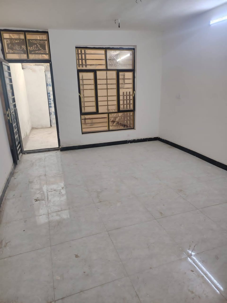 مشتمل للبيع في بغداد - ابو دشير طابو صرف
مساحة ٨٠ متر طابق ونص بناء جديد درجة أولى
الطابق الأول يحتوي على كراج وخدمات + صالة + حولي مطبخ وخدمات ومنور ودرج وغرفه
الطابق الثاني يحتوي على غرفة وسطحين
#للإستفسار
راسل الصفحة خاص او واتس اب 
اتصال ☎️ / واتس اب 📱 
*********** / ***********
