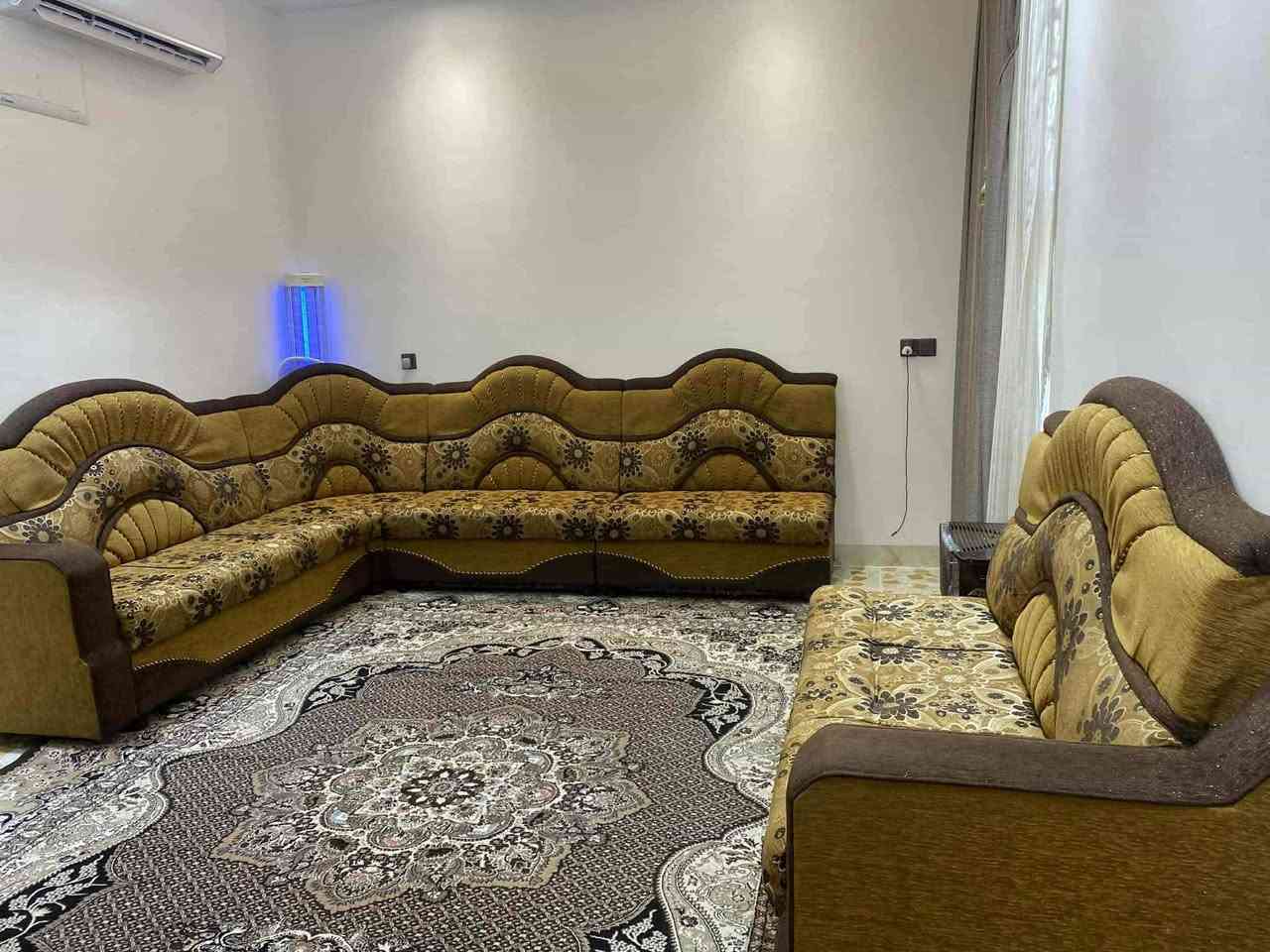 سلام عليكم ديوان خشب عراقي ثكيل ونظيف الطول 7 متر ونص وبعد اكو زوايه مو موجود بلصوره  السعر 250 وبي مجال 
للتواصل على رقم
 ***********
