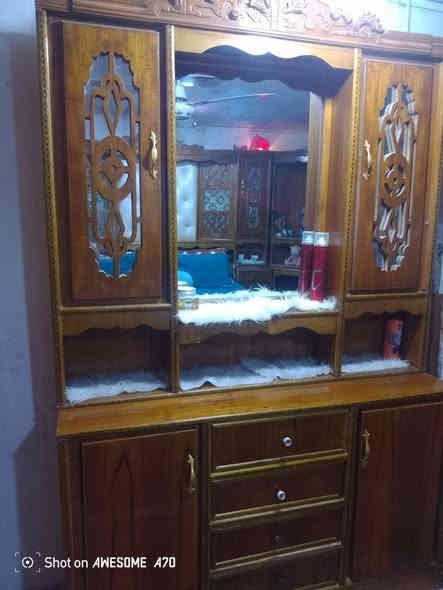 السلام عليكم.. غرفه اخشاب احطاطه ثقيل صارت عليه بمليونين ونص
وعارضها بمليون ونص وبيها مجال مكانها فلوجه 
***********
