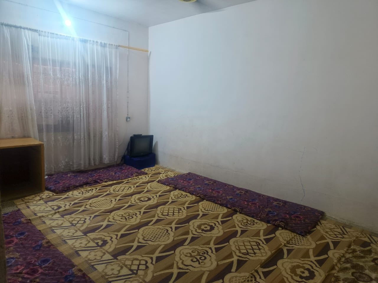 بيت للييع حي الخظراء قرب مدرسة المعتمد على الله  مساحة 200 متر
4غرف الطابق الثاني  عكادة 
 بناء الفينات 
السعر 85 مليون.
للاستفسار اكثر 
 احمد ***********
 
 خالد *********** 
مكتب العباسي للعقار ركن شارع 2000 حي الشهداء
