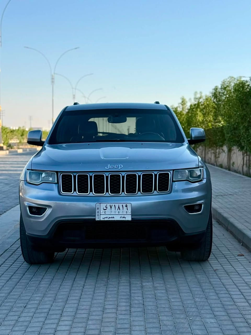 جيب شيروكي 2019 وارد امريكي السعر 175 وبيها مجال لاستفسار ***********مواصفات كشنات جلد كهربائي تبريد خلفي بصمه جنطه كهربائيه حساسات شاشه كبيره كامره خلفيه محرك 3600 محرك وكير مكفولات على وضع الشركه فور ويل تخم تاير جديد تبريد ثلج السياره جديده ما بيها اي نقص حادثها من امريكا جدآ بصيط قبق جنطه وبنيد فقط بدون اي ضرر داخلي ايرباكات سليمه راديترات الشركه ما ملعوب بيها والباقي كفاله رقم بغداد مشروع وطني تحويل مباشر مكاني ((كربلاء المقدسه ))
