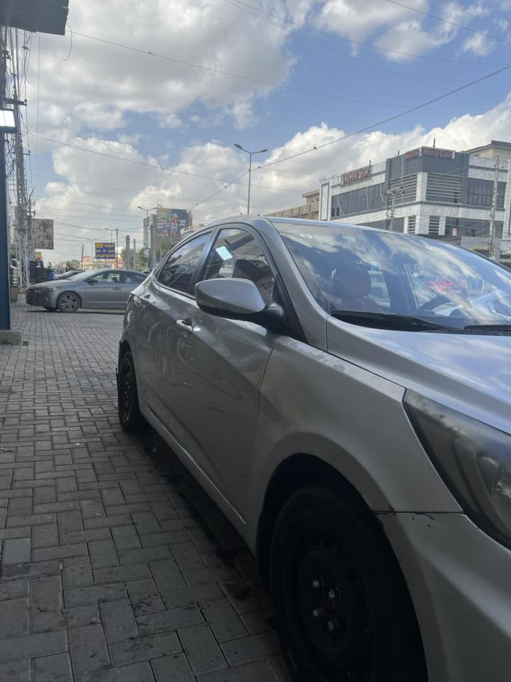 اكسنت رصاصي مديل 2016
ماشية 256 
 سيارة خليجي 
رقم بغداد 
سنوية وهزة جديدة 
اشاير مري 
سيارة بيها جاملغ عكس السايق مصبوغ 
وبيها طخات موضحة 
مكينة وكير وكفولات 
تتدفئة تبريد 
سيارة مشروع وطني 
سيارة موجودة بالكرخ 
السعر 87وبيها مجال بسيط 
الاستفسار ***********
