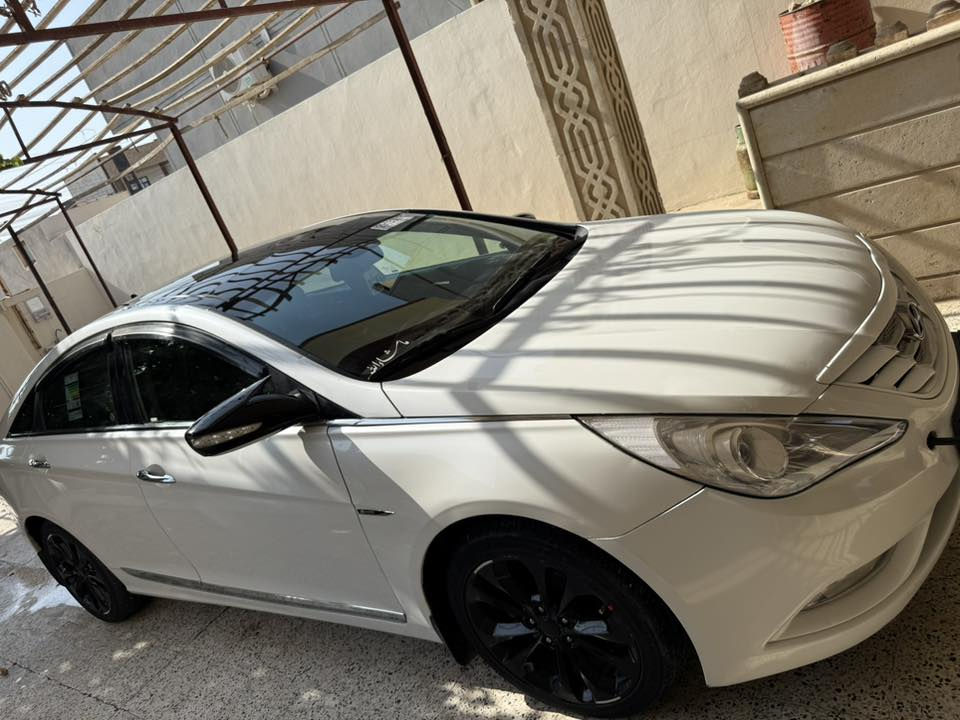 سوناتا 2011
فول مواصفات 
بصمات ابواب وصندوق 
تخم تايرات جدد 
الهزه كبل سبوع سويتها 
ارقام مسطره 
مرايات شفط 
المسجل شاشه  
بيها جاملغات الوره صبغ ويا التكم 
السعر 105 
العوان موصل 
رقمها اربيل 
رقم الهاتف ***********
