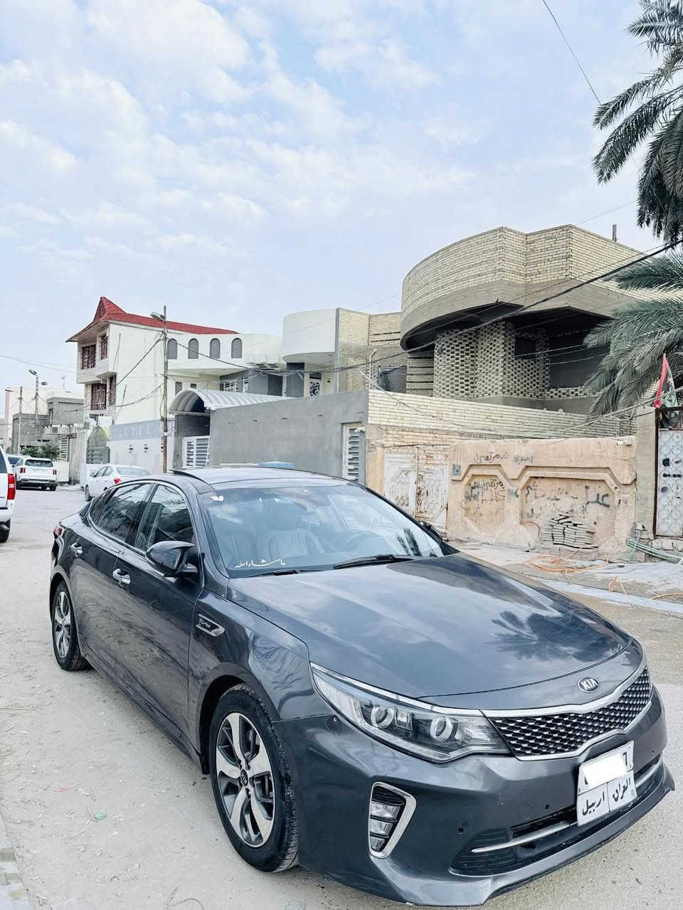 سلام عليكم اوبتيما للبيع 2018 فول للأخير SX 
تفاصيل 👇🏻👇🏻 
لد امامي لد خلفي
1_ بصمة⁩. 
2_ محرك 2000تيربو ✈️ ⚔️⁩
3_تبريد قطعتين ⁦❄️⁩
4_كروز سرعة🔒 
5_مراية داخلية+جانبة عاكسة ⁦🔍
6_تحكم ستيرن ⁦⚔️⁩
7_ شاشة كبيرة
8_ مري شفط
9_رادار جانبي
10_كشنات كهرباء ذاكرة ✨⁩
11_ لدات الداخلية⚔️⁩
12_ انارة ترحيب💡 ⁩
13_شاشة اعطال💬
14_ داخل جلد  ⚔️⁩
15_رادار خلفي
16_ جام عازل
17_سستم ايرباك⚔️⁩ 
18_ويل+تخم تاير جديد⁦⚔️⁩
19_صدر امامي خلفي نضيف 
20_حساس مطر💦
22_كشنات هيتر+تبريد
23_تبريد+ تدفئة شغالة 
24_حساسات خلفي 
25_لايت زنون 
26_داخل  اسود 
27_كشن ذاكرة حفظ
28-بانوراما
.
حادث جاملغ + بنيد بدون دواخل ايرباك دركه فقط السياره حلوه وجاهزه ماعايزه شي شراي تفضل خاف 
(ملاحضه)👇🏻🆘
إذا يبقه ع مشتري قسم من الفلوس مو مشكله 
للاستفسار (***********) مكاني نجف كوفه 
السعر المطلوب 125 وقابل للتفاوض 🆘♥️.
