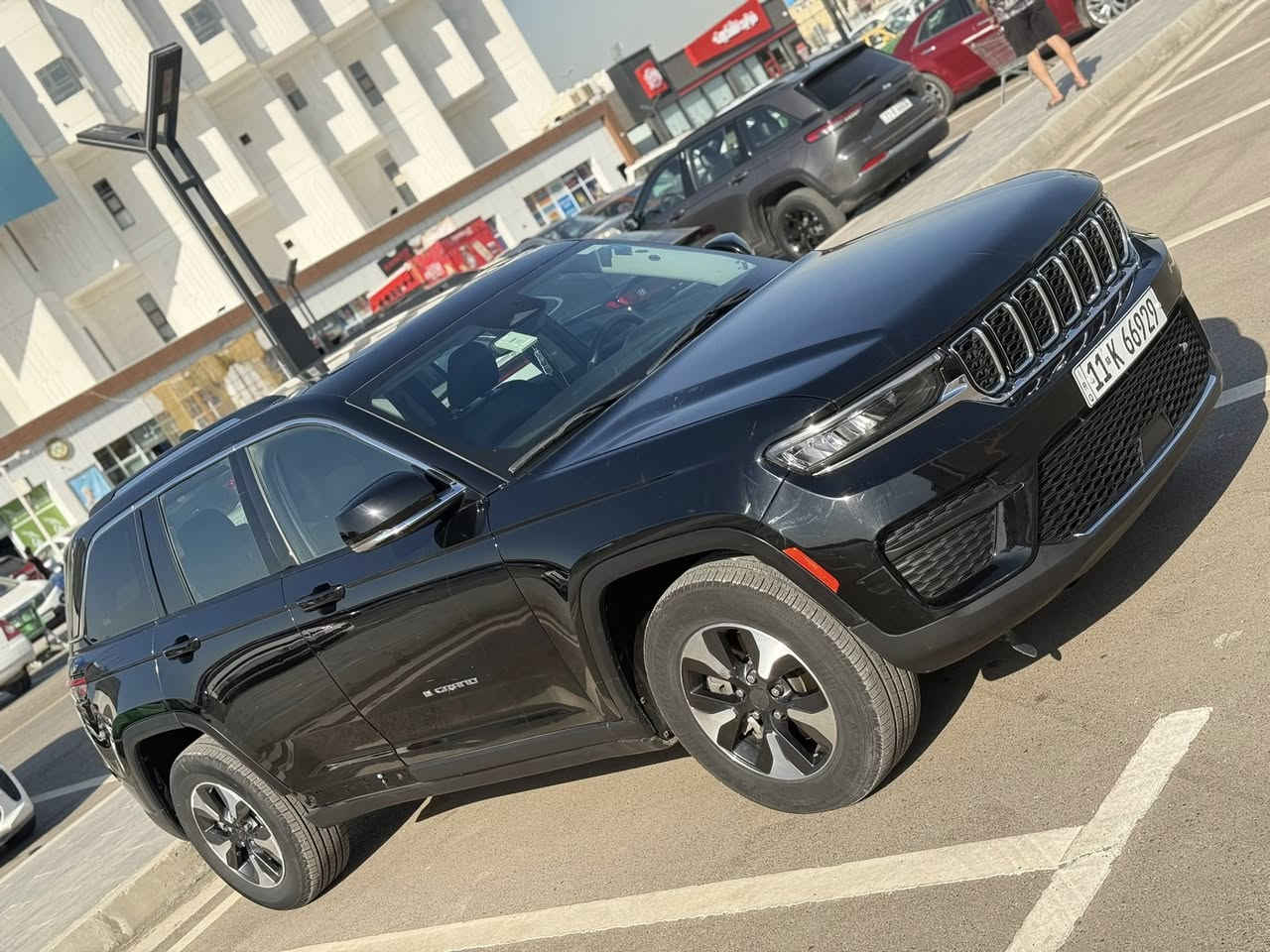 ياالله
السلام عليكم جيب كراند شيروكي 4XE 2023 وارد امريكي

‏Jeep Grand Cherokee 4Xe 2024 2.0L

         حجم المكينه : 2000  تيربو + هايبرد + بلك ان 

المسافة المقطوعة : 15 الف ميل  

الضرر : حادثها جاملغ امامي وباب سرقة وبيها مكانات صغيره صبغ على كدهن

          حالة الايرباك : بدون ايرباك

#مواصفاتها

1. 3 شاشات

2.بصمه

3. تشغيل عن بعد

4.دمام خلفي

5.كشنات جلد

6.كشن السايق ميمري

7.كشنات كهرباء

8.صندوك كهرباء

9.حساسات خلفيه

10. قطع تبريد 

11.اشاير بالمري

12.رادار امامي

13.رادارات 360

14.ثلاث وضعيات قياده

15. بنوراما فتحتين

16. كير ماوس

17. نظام منحدرات

18. هيترات بالكشنات 

19.ويل كب كروم

20.لايتات لد

21.بكلايت لد

22.كشافات

23.بصمة ابواب

فول مواصفات 1/1 جاهزه مرقم بغداد تحويل ثاني يوم

بيع او مراوس حسب القناعة 

#السعر : 280 وبيها مجال 
 

مكاني بغداد حي البنوك / ***********

