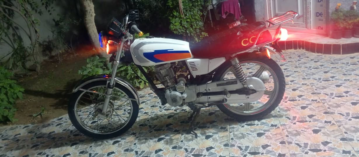 ياالله بسم الله
دراجتين للبيع بوليس +سيفان حلوات وشغالات بسعر دراجة وحدة مستعجل على بيعتهن مكاني بعقوبة سعر 600للف ثنينهن بيهن مجال حك الجية ***********
