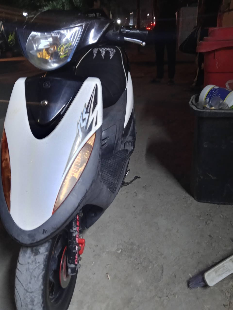 السلام عليكم دراجة ماكس عدلة نضيفة مكينةخير من الله ممفتوحة دراجة نضيفة مختمة دراجة شلعة ومعدل يشك الكاع الدراجة بلادية بوشة 49 دراجة  صار شهر من منزلهة من الرمبة دراجة تخبل مكاني بغداد الجديدة قرب كراج النعيرية رقم ***********
