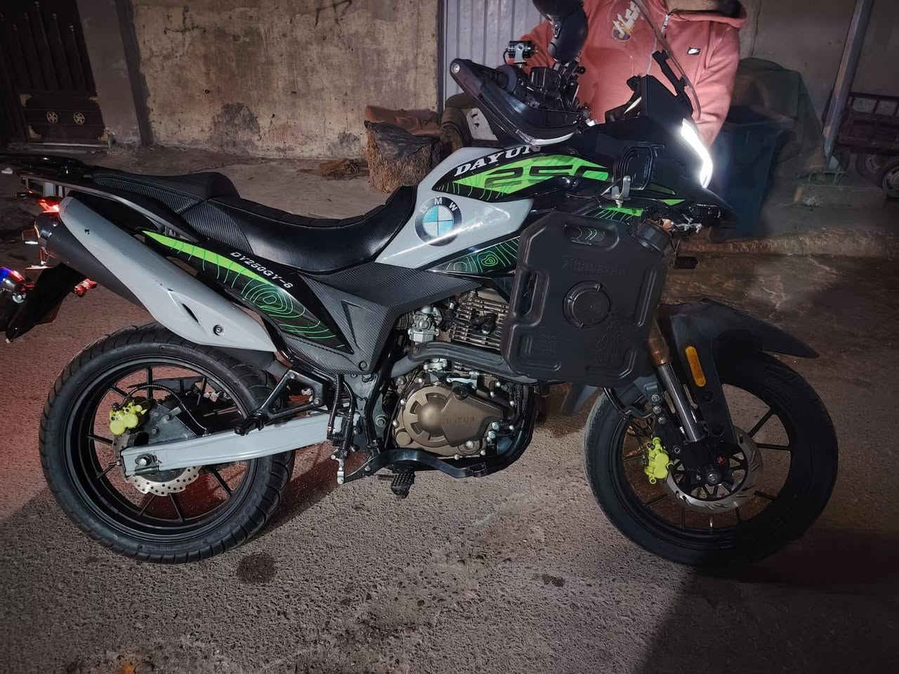 السلام عليكم نفجر دايوان زيرو مويل 25 اخت جديده مكفوله كفاله عامة شراي خاص مستعجل *********** هاذ رقم وتساب مال جناي
