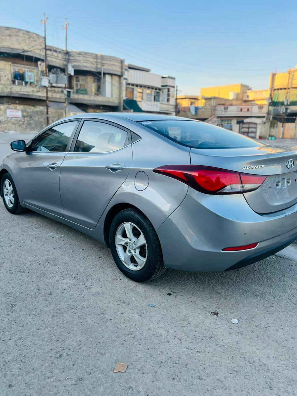 السلام عليكم الانترا مضلع 2015
ادوات ادوات دخول جديد
كير مكينه حداديه بلكارتون
كشن جلد أسود 
وتخم تاير جديد 
مكان بغداد 
للستفسار ***********
