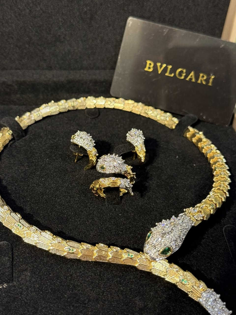سيت ماركة bvlgari امزون كوالتي  عالي  مع كافة الملحقات
يوجد توصيل كافة محافظات العراق


**إذا كنت صاحب هذا الإعلان وتريد حذفه لأي سبب، رجاءا أرسل رسالة إلى الدعم الفني**