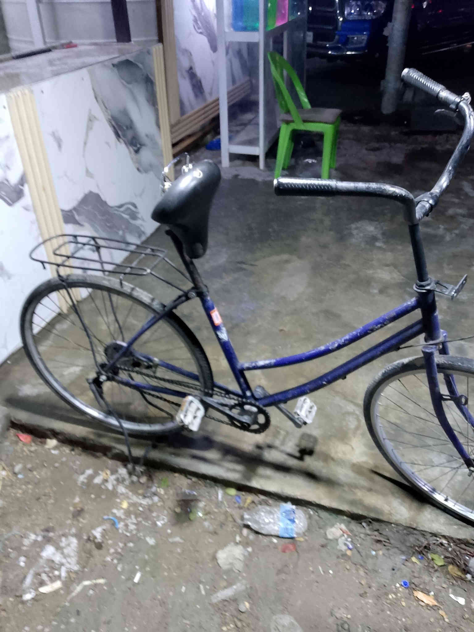 السلام عليكم عندي بايسكل للبيع بناتي حجم 26 رايده قفله 40 ما ابي اي نقص بس ماسنجر ولا شويه ضبه تمام ويريد يخابرني قفل 40 ***********
