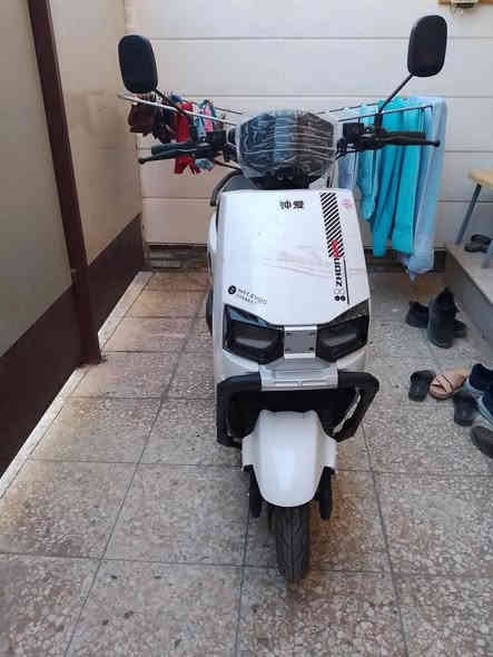 دراجه شحن جديده محرك 1200 60 فولت 5 بطاريات سعر مناسب الدراجة زيرو تريد تأخذها تشدها تريد إحنا نشدها بعد الاتفاق السعر 950 ألف دينار 
بغداد المنصور 
*********** بغداد
