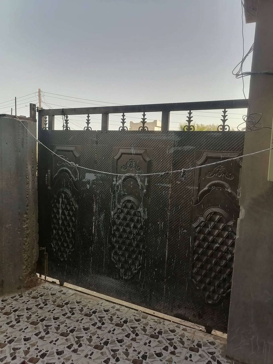بيت للبيع زراعي طابقين ركن خمس غرف نوم مطابخ عدد ٢ صحيات عدد٣ منطقت الرظوان مال ابومنيصير مدخل الرظوان الشارع العريض مدخل السيول مؤجر حاليآ ٣٠٠ الف يرهم استثما ر يقطع الطابق الأول عن الطابق الثاني الأول ٣٠٠  الف والثاني ٢٠٠ الف السعر ٦٠ مليون مجال قليل  ***********.  ***********
