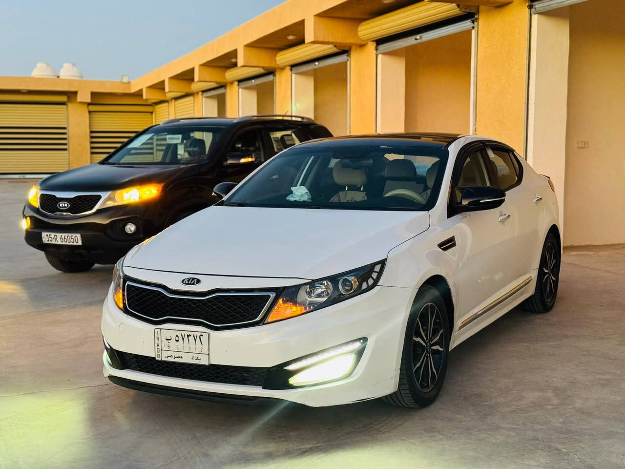 السلام عليكم
كيا اوبتيما
موديل 2013 
خليجي 
محرك 2400 DOHC
رقم بغداد 
تحويل مباشر 
المواصفات 
فول ماعدا البنوراما 
تحكمات ستيرن 
شفتات 
شاشة اندوريد
اشارات بل مري
كشن كهرباء 
جلد 
ويل كب كروم 
نقطة عمياء 
بصمة 
السيارة مقفولة من الصبغ والتبديل 
بيها شخط صغير بل باب فقط 

السعر 125$
مكان السيارة:الانبار/حديثة 
للأستفسار الاتصال:
***********
***********
