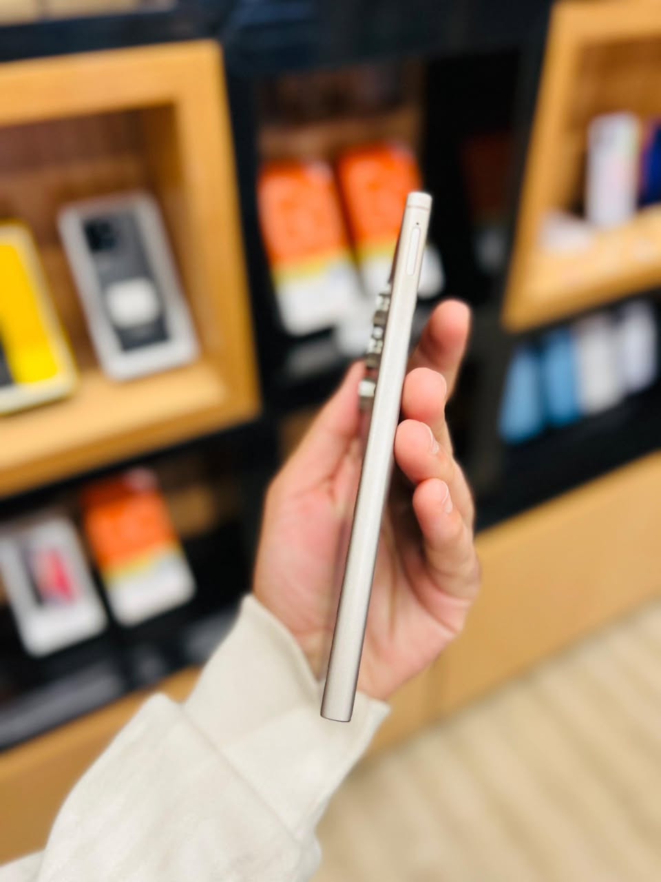 كلكسي S25 الترا يباني 
ذاكرته 256 رام 8
الجهاز كله شغال الجهاز تقليد بس شغال طبيعي 
اتصال وتساب ***********
السم  المكتب تقنيه المستقبل

 عنوانا 🏠 ديالى 🍊 بعقوبة 💡 المفرق 💎 قرب المدخل الرئيسي شارع العريض
