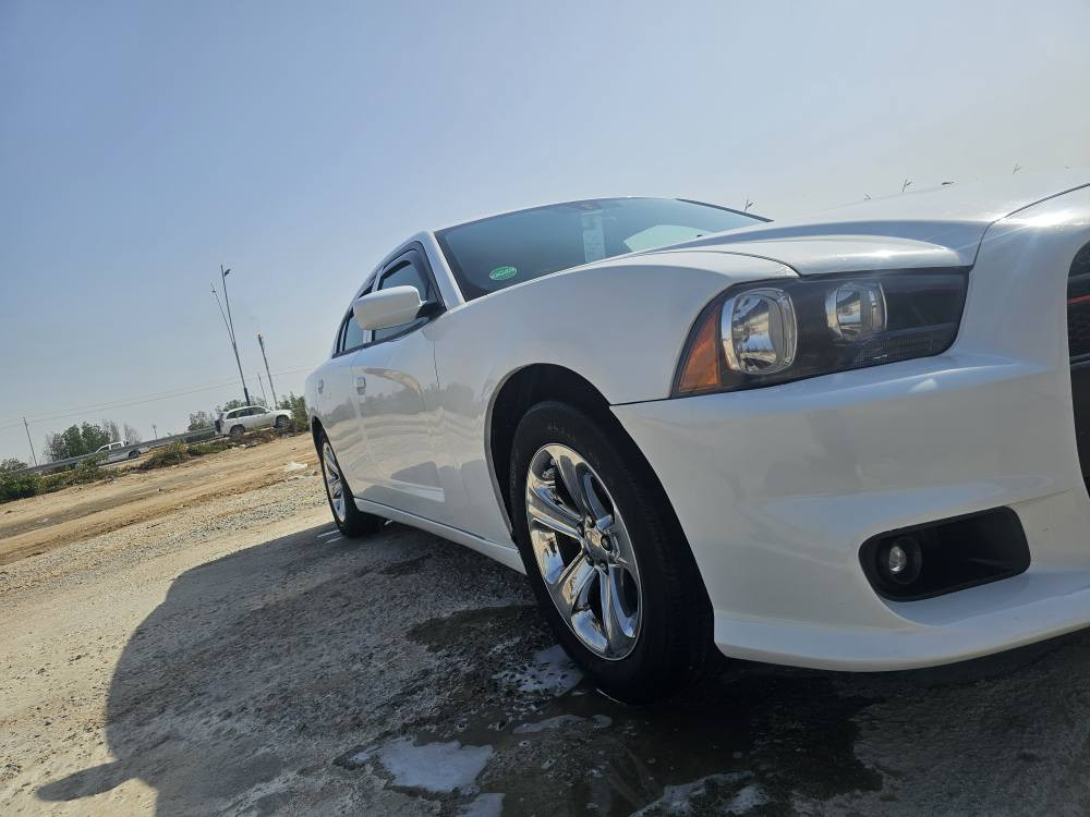 بيع او مراوس كورلا فقط
جارجر. مديل 2014 وارد امريكي مدكر وبنيد بدون دواخل 
سنويه 2028 رقم بصره
سعر قفل قفل 145 
مكان السياره البصره الزبير البترو كيمياويات 
سياره جاهزه من كلشي غرفه كسر كارتون 
حداده اماميه وخلفيه جديد
تبريد ثلج 
مكينه وكير واكسل كفاله 
لايت كشافات زنون اصلي 
فيس ما اجاوب 
*********** البصرة, العراق
