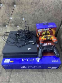 بلي ستيشن4 واحد تيره مهكر للبيع مع كامل ملحقات +جوستك اضافي مليان العا...
