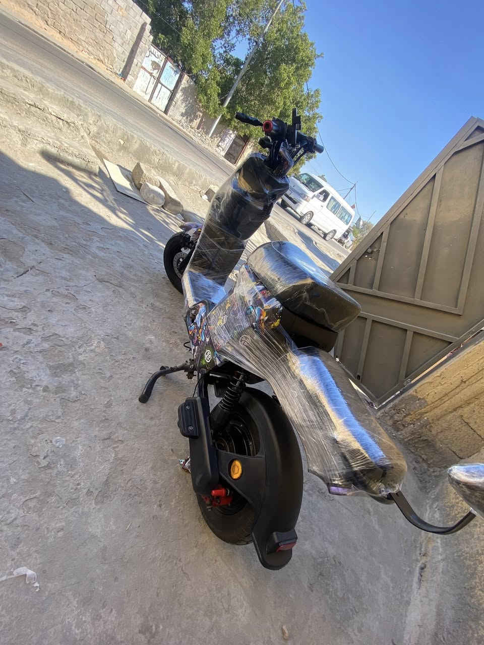 سلام عليكم أخوتي R9كفاله عامه مديل 2026دراجه نضيفه على وضع البلاد ماملعوب بيها سويجات ثنين صبمه كارت شاشه وياها مراياتها  انا مبدللها كفرات سعرها 400 مكاني بصره قبله متواجد خاص وواتساب***********راسل واتدلل
