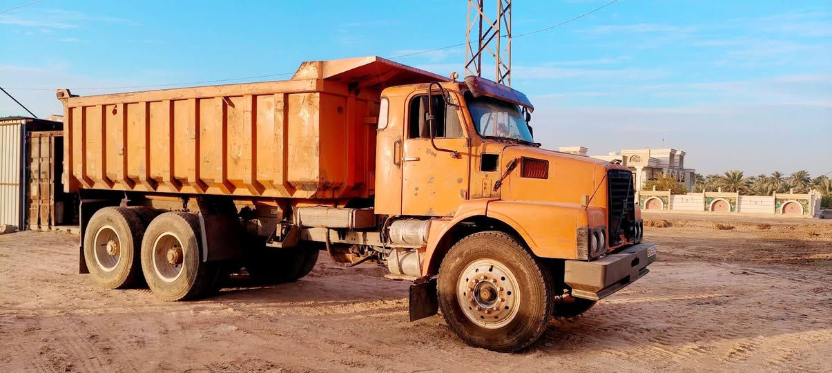 للبيع سيارة فالفو 82بلادي اصل قلاب مجموعة 13رقم بغداد انكليزي محرك N10تخم تاير جاهزة للعمل ***********
