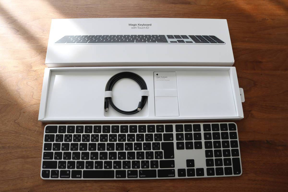 السلام عليكم الافضل والأحدت والأقوى من آبل 
magic keyboard  , type-c,  with touch ID
ماجك كيبورد الحجم الكامل 100%
يحتوي على بصمة مدمجة Touch ID 
يشحن عن طريق التايب سي 
جديد وتوصيل موجود


**إذا كنت صاحب هذا الإعلان وتريد حذفه لأي سبب، رجاءا أرسل رسالة إلى الدعم الفني**