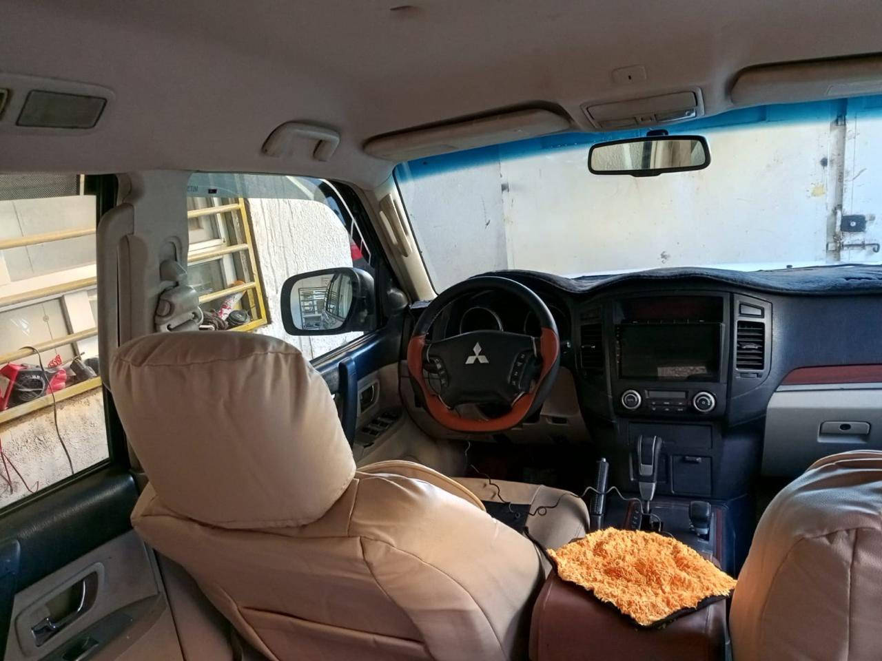 السلام عليكم باجيرو  ٢٠٠٨ بيها جاملغ فقط وارد خليجي بيها صبغ عام اثر جراد وصورها قبل الصبغ موجوده مري شفط ويه الريموت شاشه كأمره تبريد تدفئة ٣ قطع 7 راكب مصبوغه جماليه لان جارده والباقي كفاله
السعر 97 وبيها مجال بسيط 
هذا رقمي ***********
