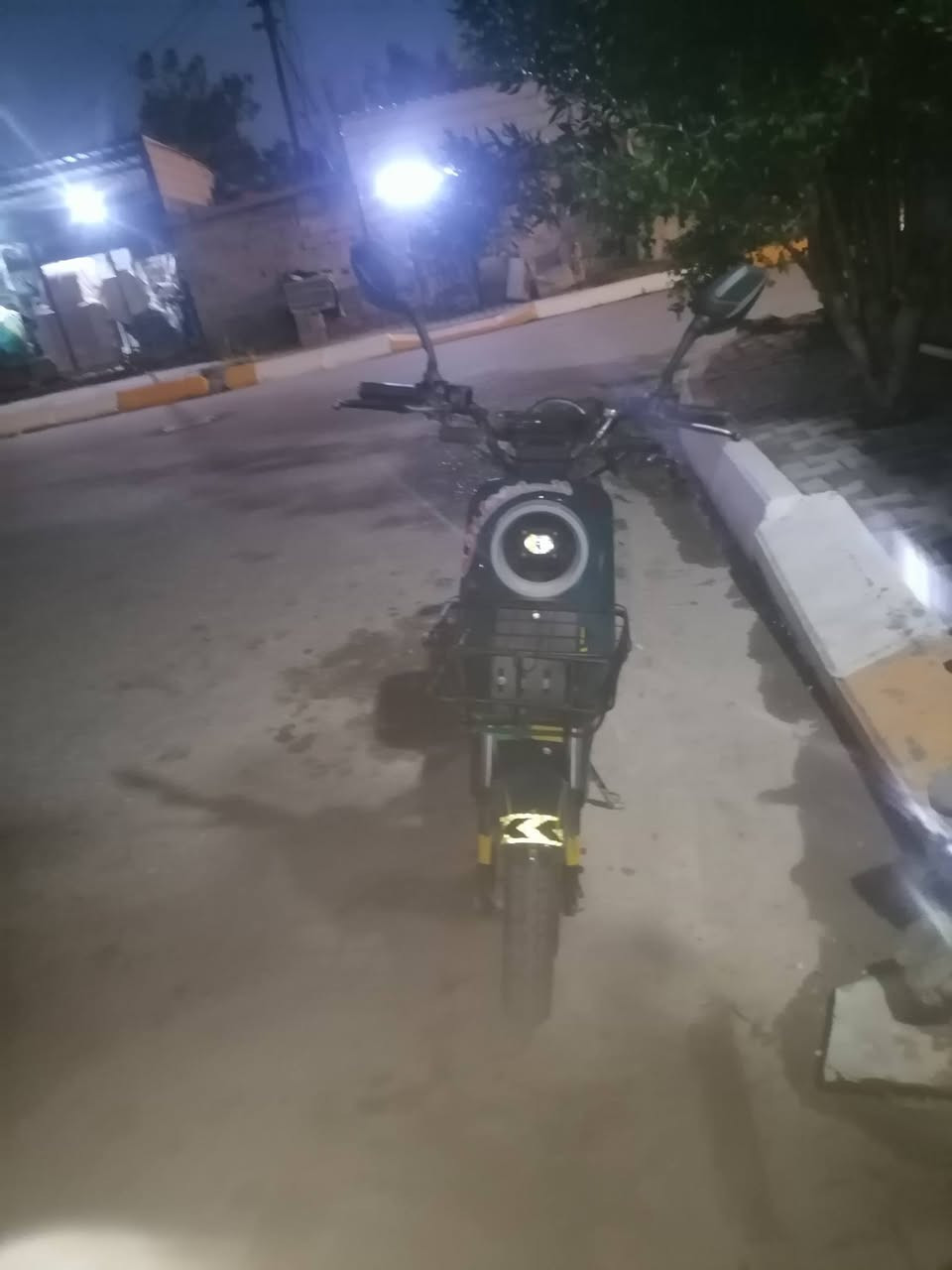 السلام عليكم باسكل ار٩ للبيع بطاريات كبار بايسكل نضيف حيل كلش كامل مكمل المكان بعقوبه التحرير السعر ٣٧٥ وبيه مجال الرقم ***********
