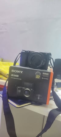 سوني a6400 • عدسة ١٦-٥٠ • نظيف