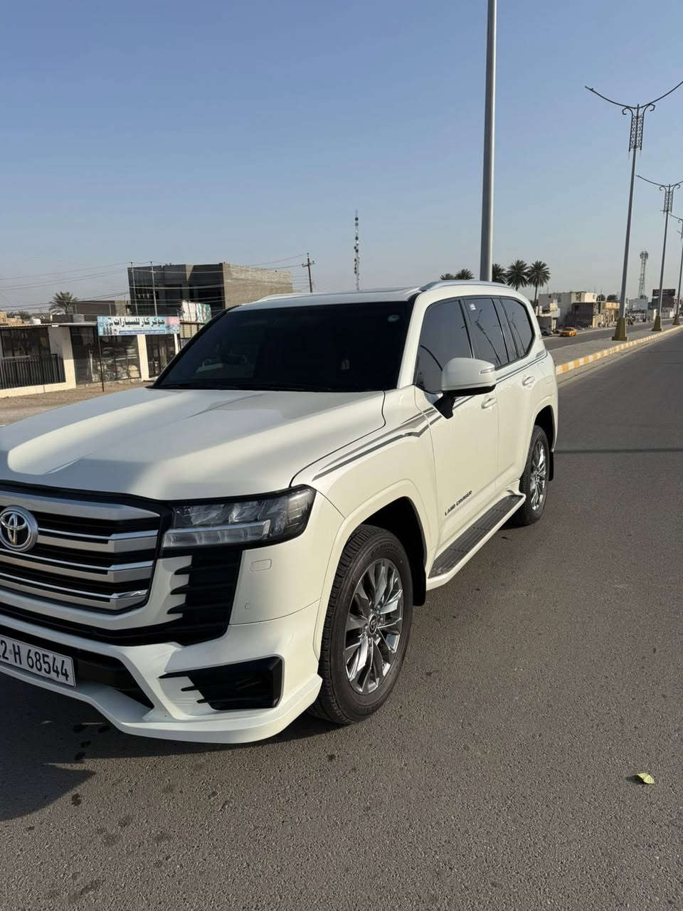 السلام عليكم للبيع لاندكروز موديل22 تكمه  وسنويه ساز أم ضمان  رقم اربيل تحويل ثاني يوم  بيهه جاملغ الخلفي بي بارد  بدون دواخل
محرك سيارة 3500 توين تيربو 
فول موصفات 1/1
بصمه تشغيل 
بصمه أبواب لمس  
فتحه سلايت
كشنات ثنين كهرباء 
كشنات جلد 
8ايرباك 
زراكات 
مري شفط 
شاشات خلفيه 
مطفايه حريق 
جنطه شفط 
سبعه راكب 
ثلاث قطع تبريد 
محرك 3500 توين تيربو 
حساس امامي 
حساس خلفي
 بصمات ثنين 
سبير منازل 
وباقي موصفات ساز معروفه  
سعر (550) وبيهه مجال
الاستفسار اتصل على الرقم ***********
